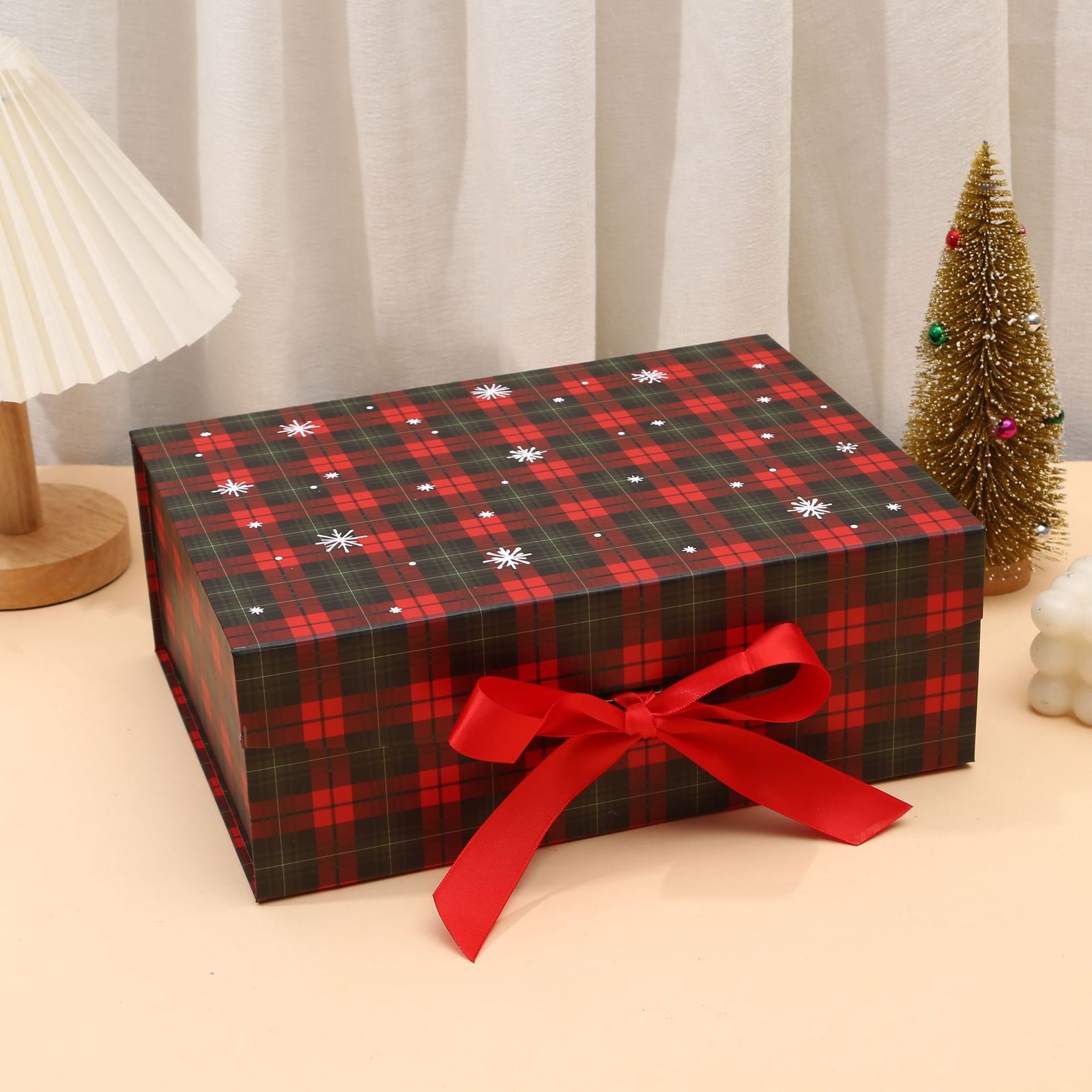Christmas Magnetic Folding Gift Box with Ribbon sku image 4