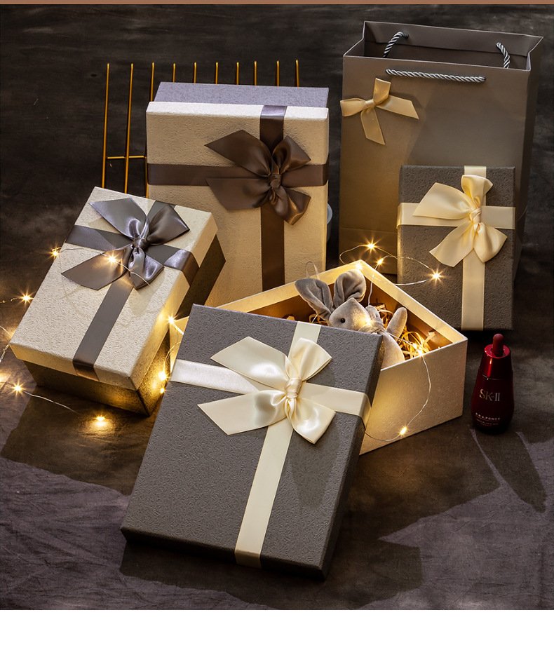 Vintage Large Bow Two-Piece Gift Box detail image 8