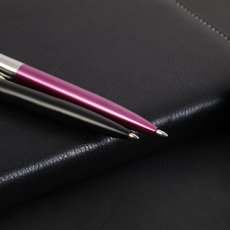 Luxury Metal Ballpoint Pen with Textured Barrel detail image 5