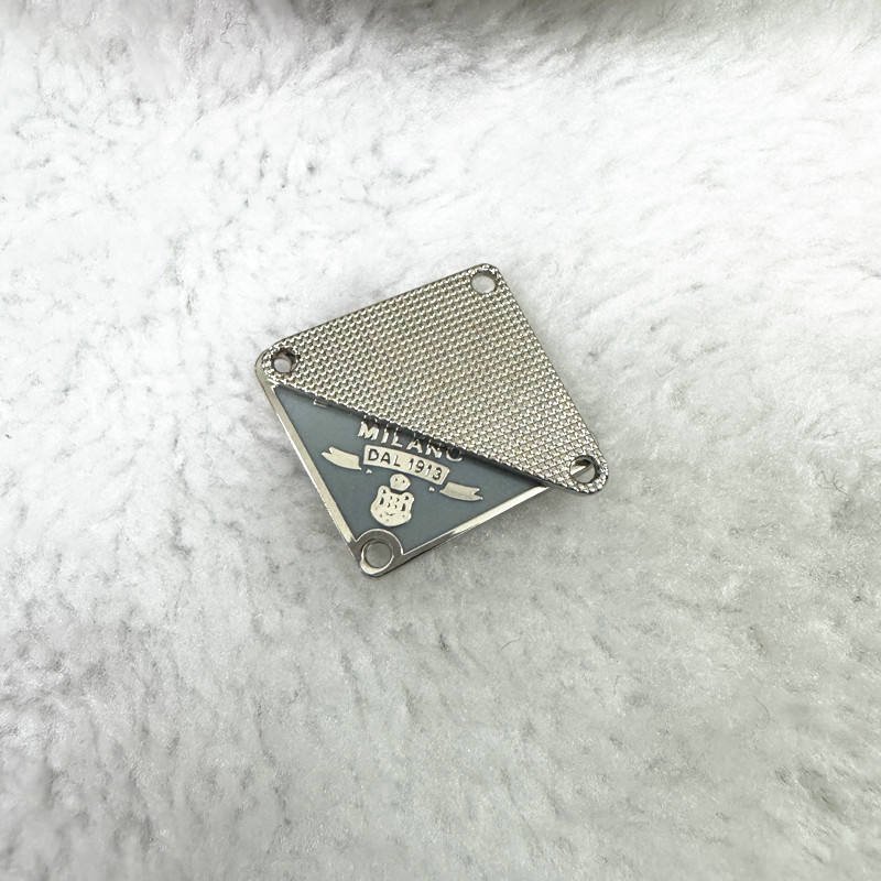 Premium Multi-color Triangle Metal Labels - Durable Garment Hardware for DIY Projects main image 3