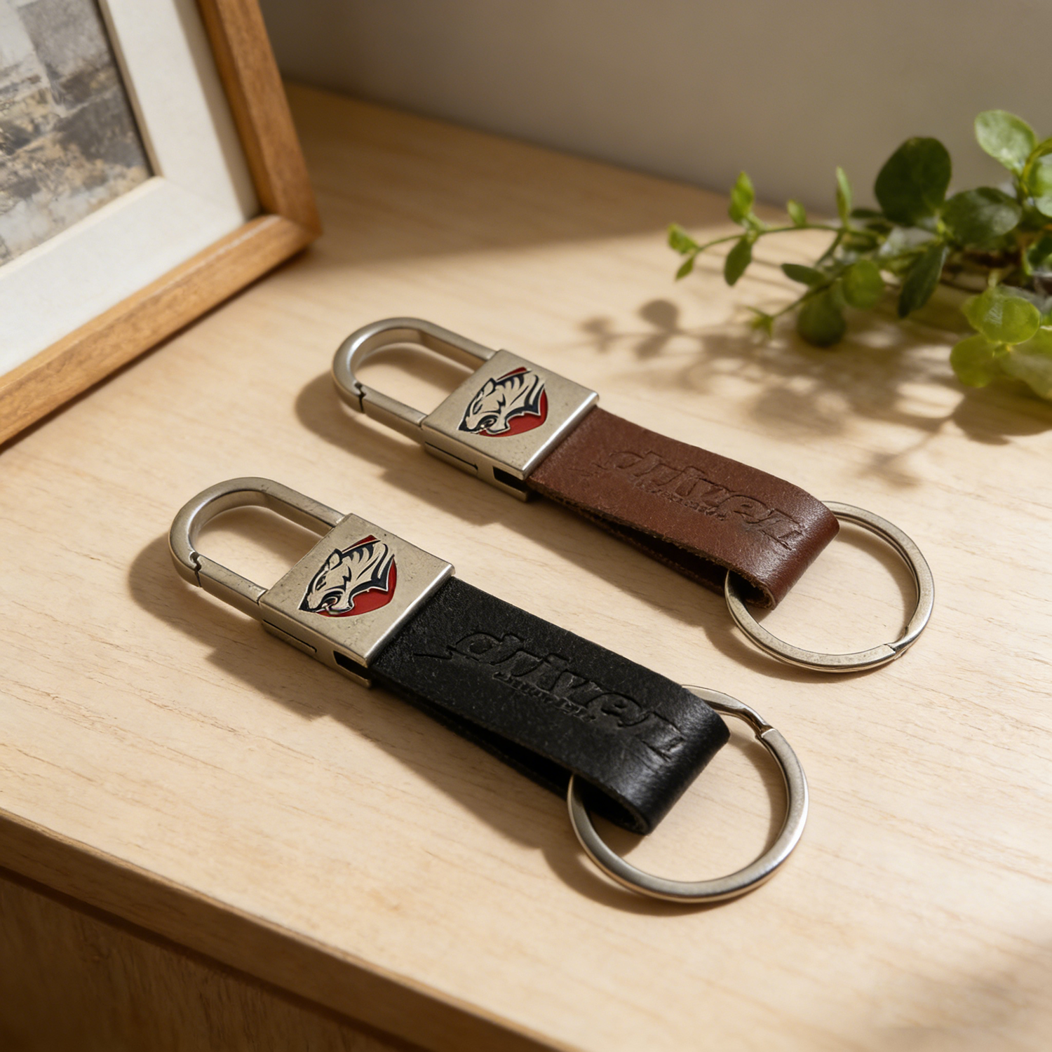 Personalized Made Logo Car Keychain Leather and Metal Creative Leather Keychains Women main image 3