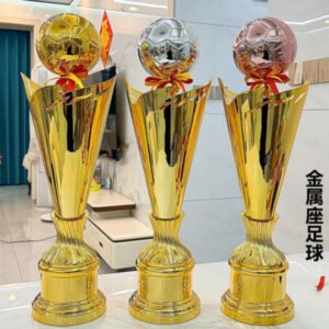 Shanchen Professional Custom Made Wood Base Soccer Trophy Goldene Trophae Customized Gold Metal Blank Luxury Soccer Trophy main image 3