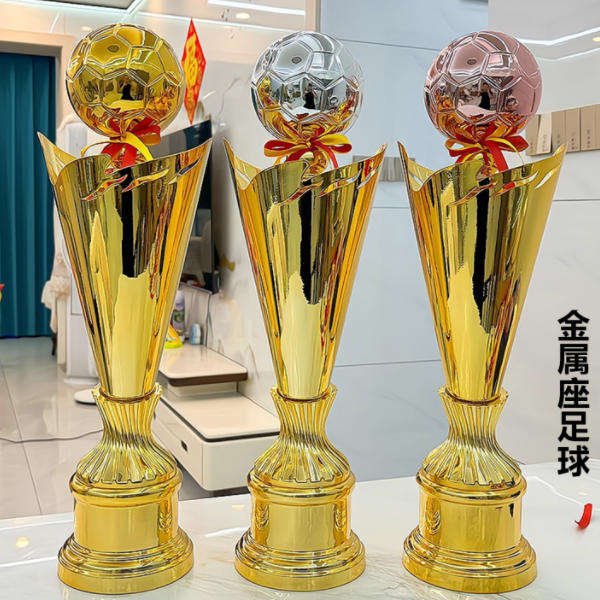 Shanchen Professional Custom Made Wood Base Soccer Trophy Goldene Trophae Customized Gold Metal Blank Luxury Soccer Trophy main image 3