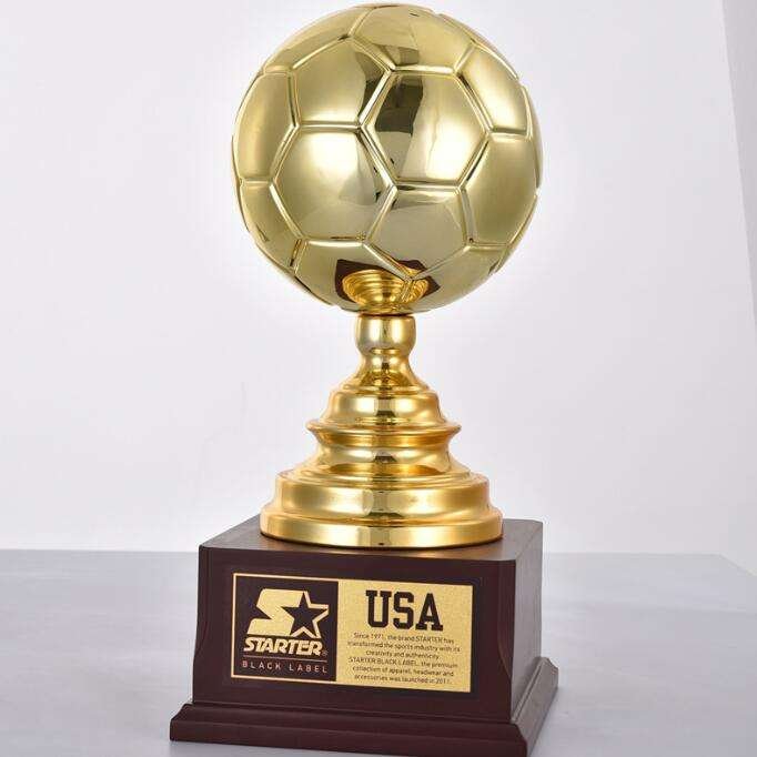 Shanchen Professional Custom Made Wood Base Soccer Trophy Goldene Trophae Customized Gold Metal Blank Luxury Soccer Trophy main image 4